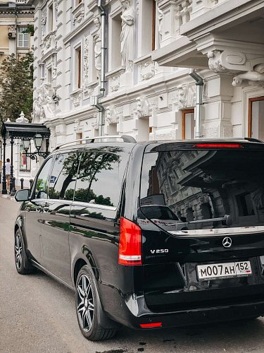 MERCEDES V-CLASS BLACK (6 мест)