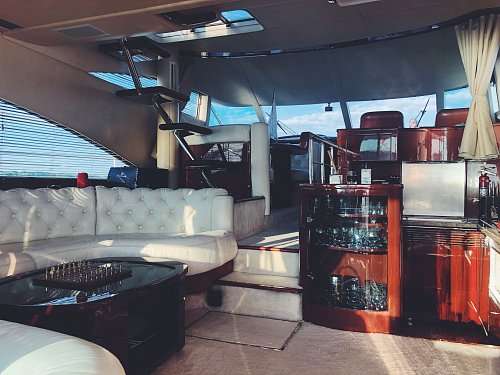 ЯХТА FAIRLINE SQUADRON 58 LADY MIEM