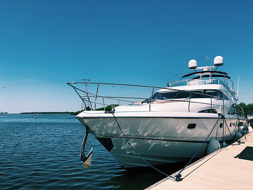 ЯХТА FAIRLINE SQUADRON 58 LADY MIEM