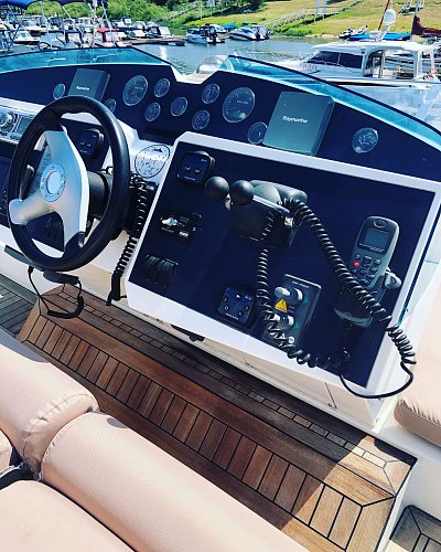 ЯХТА FAIRLINE SQUADRON 58 LADY MIEM